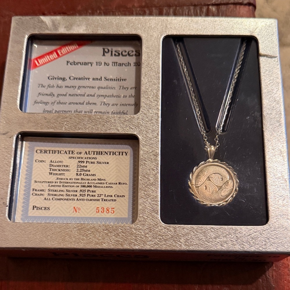 NIB 🎁GIFT SET .999 pure silver Pisces pendant LIMITED EDITION. W/Certificate